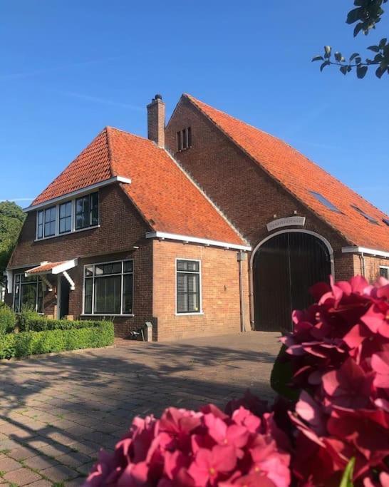 Rustig Logeerverblijf Aan De Rand Van De Stad Lekkum Exterior photo
